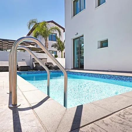 Jasmin - 4bed With Private Pool Παραλίμνι