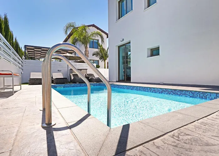 Jasmin - 4bed With Private Pool Paralímni